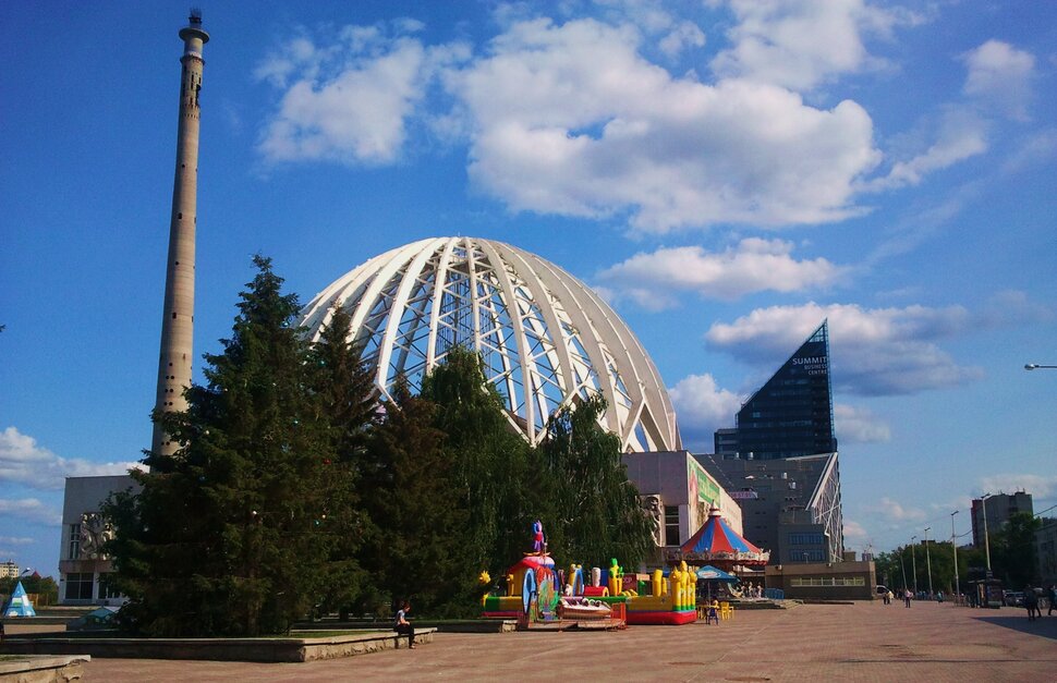 У домика