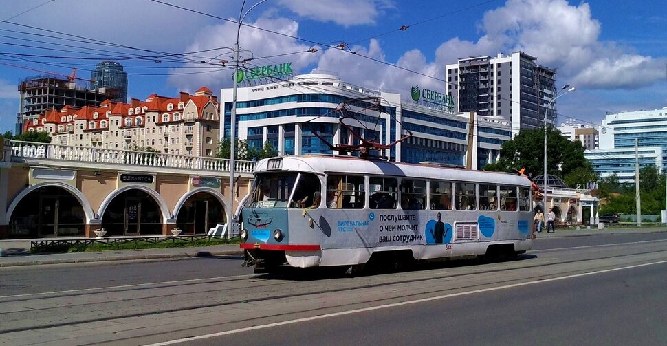 По проспекту