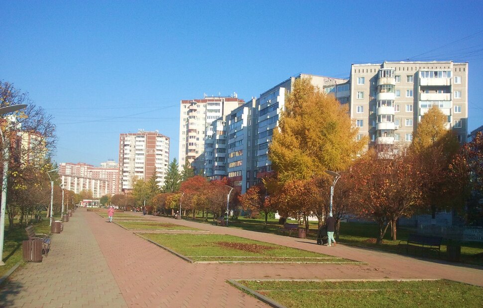 По бульвару в октябре