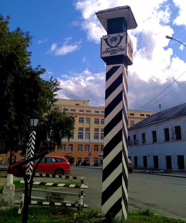По городу