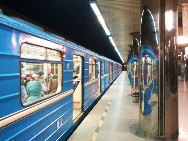 В метро