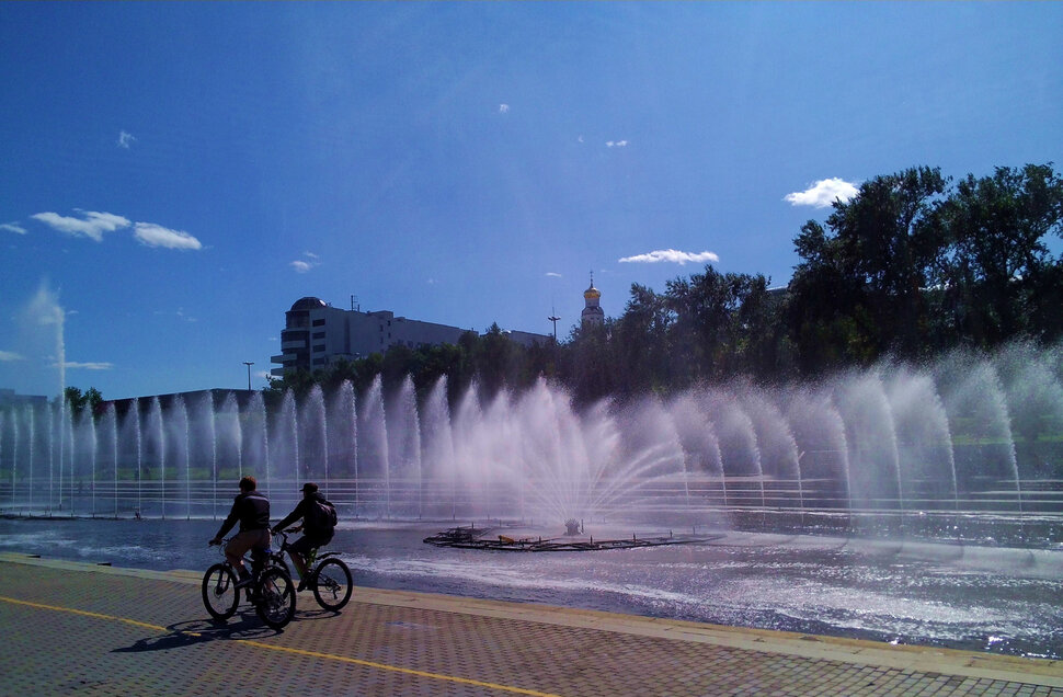 На велосипедах у фонтанов