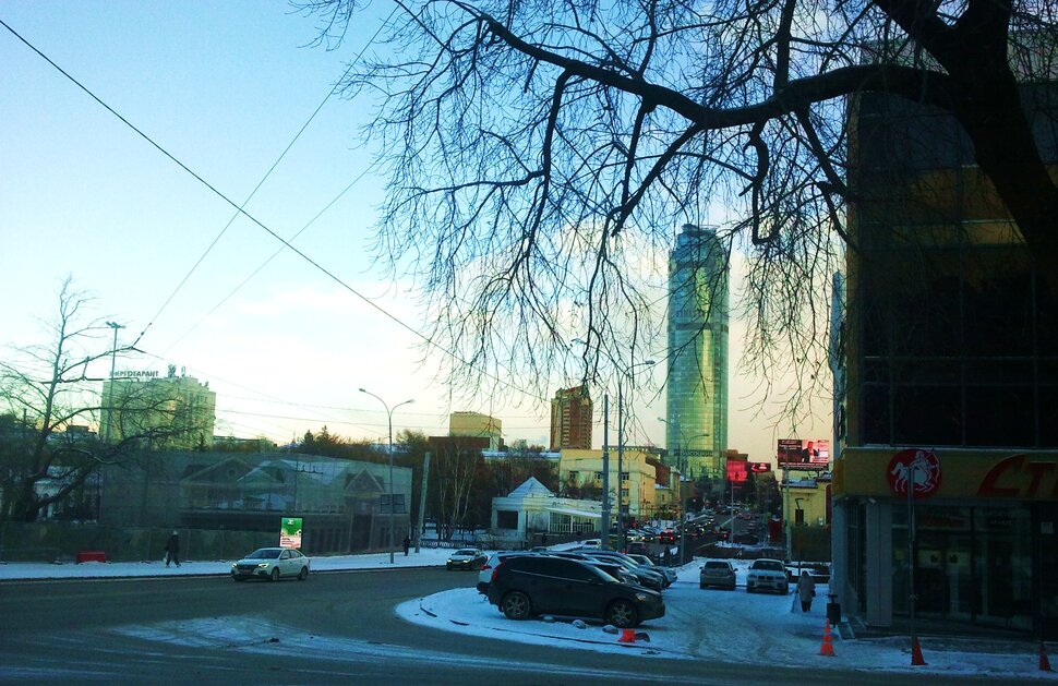 По проспекту