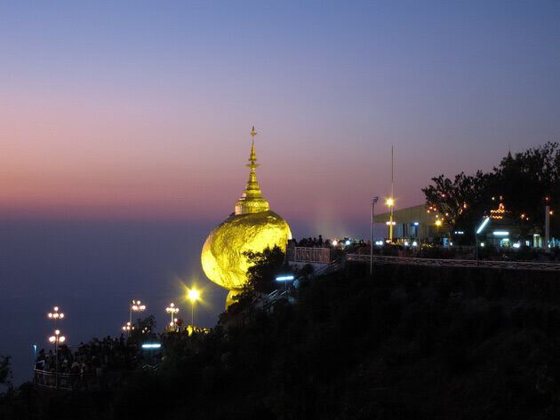 Золотой камень Будды в Мньянме