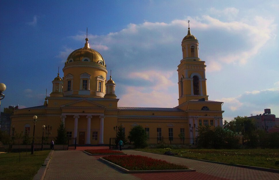 У собора