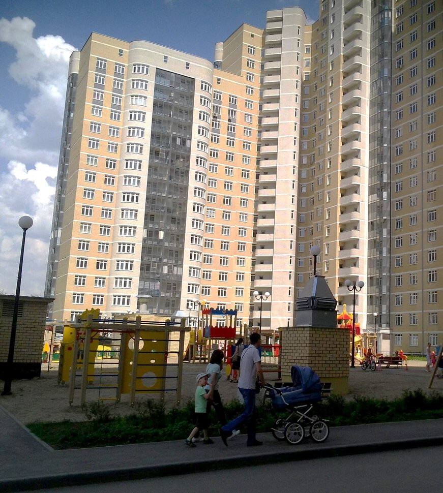 Дворик в каменных джунглях