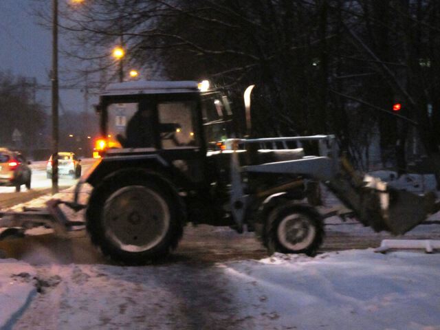 Чистим снег! С утра пораньше!