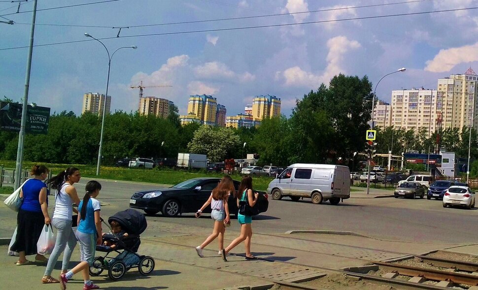По проспекту
