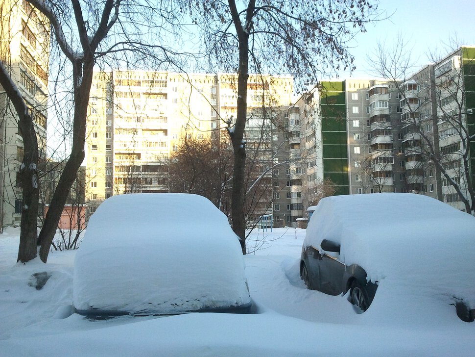 Минус тридцать, машины под снежком