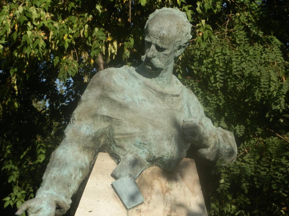 Памятник Фритьофу Нансену в Ереване