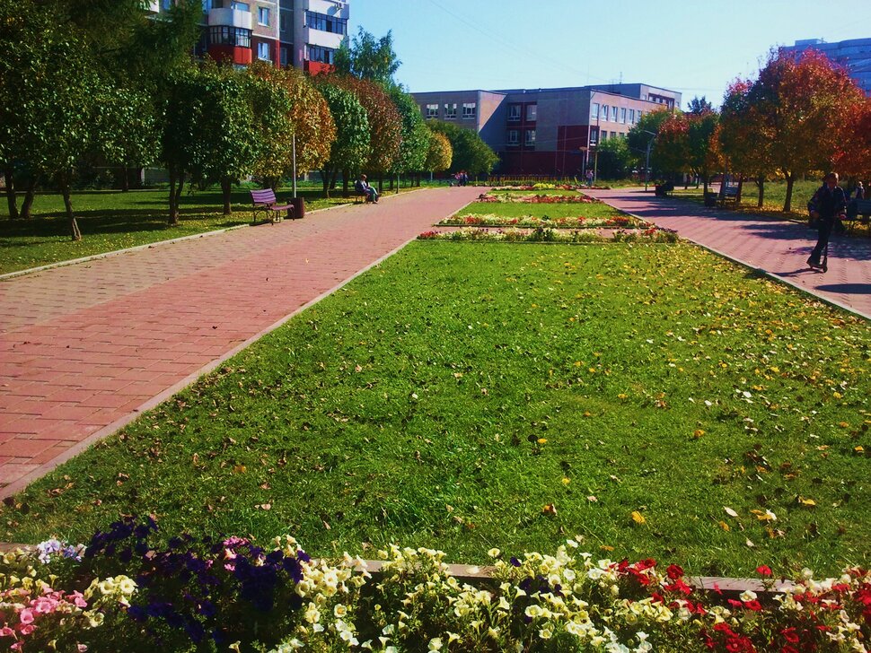 По бульвару