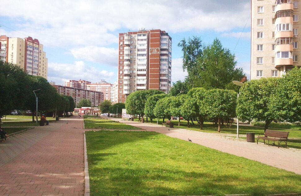 По бульвару