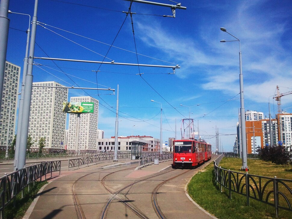 По проспекту