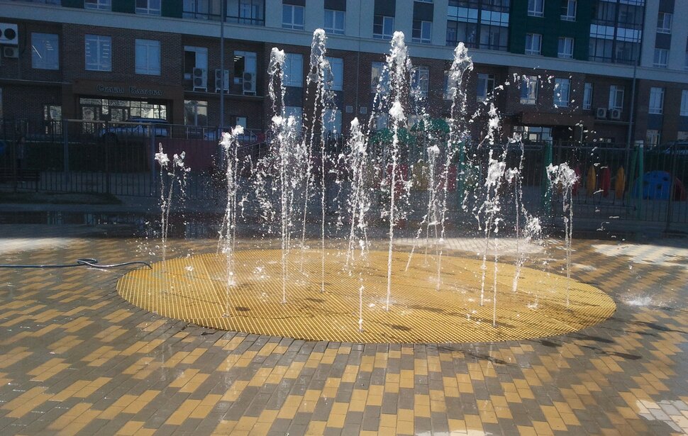 Во дворе