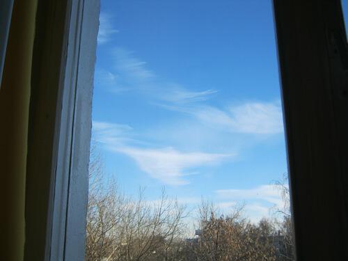 Окно и облака