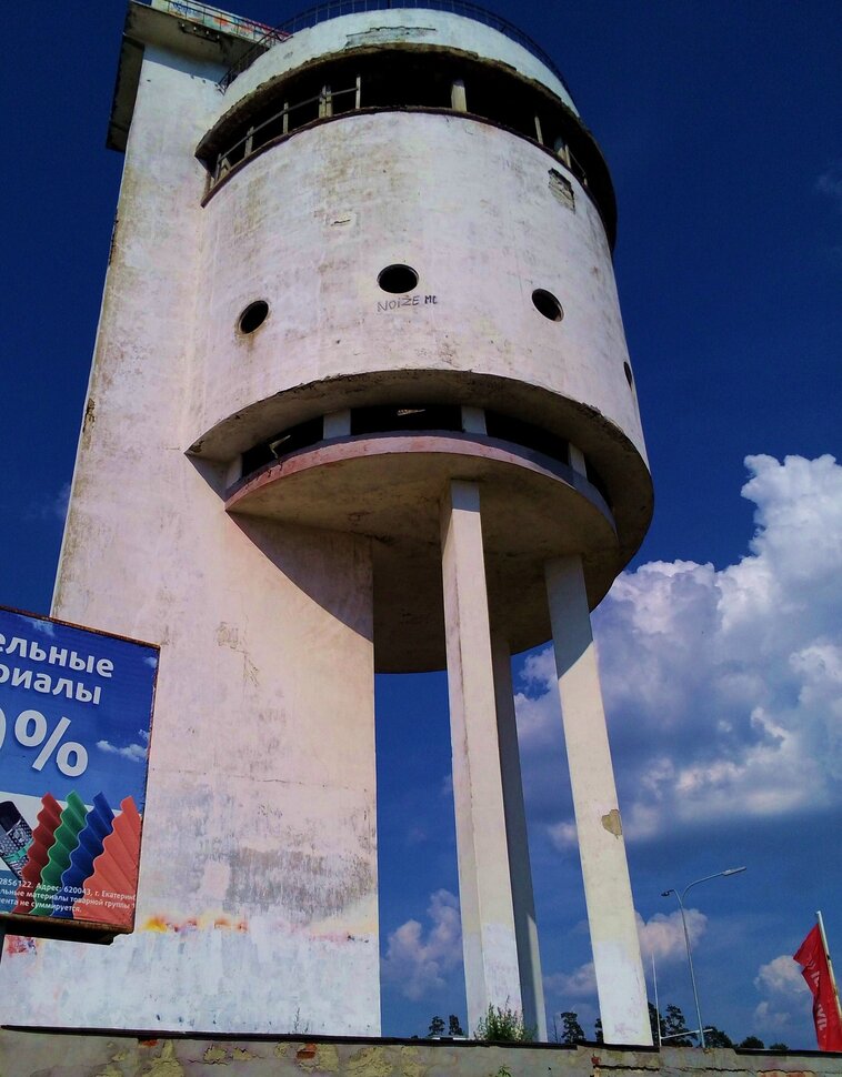 У старой башни