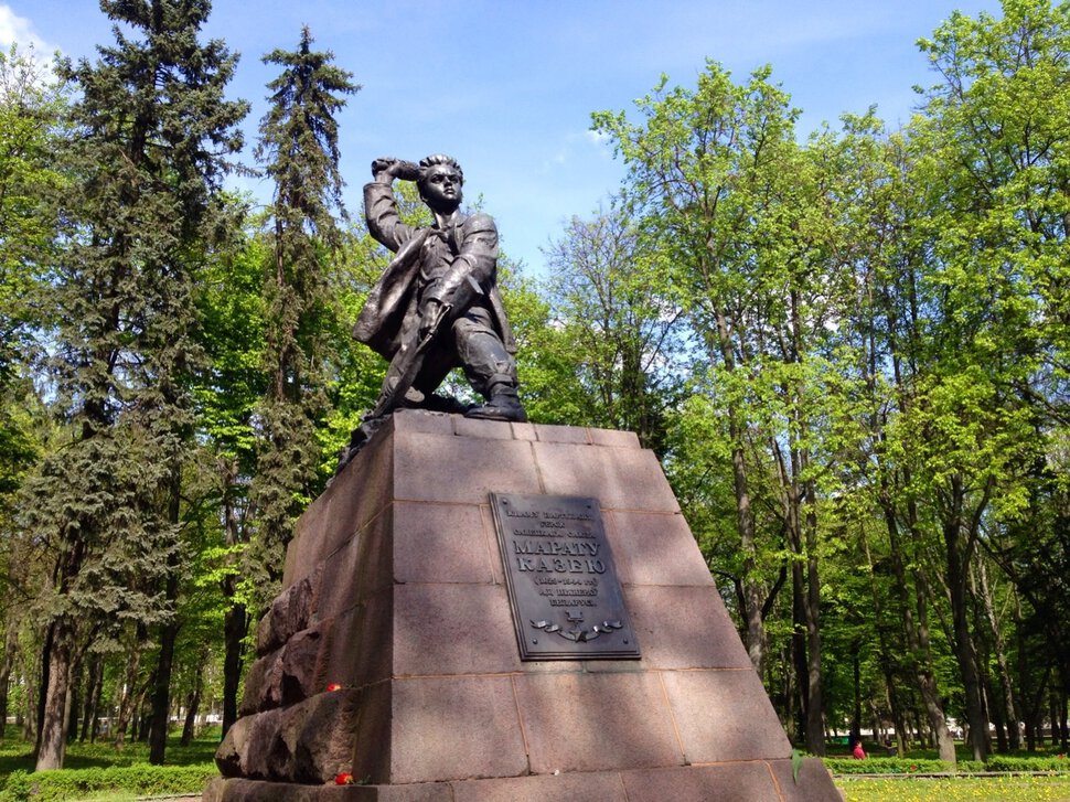Памятник Марату Казею в Минске