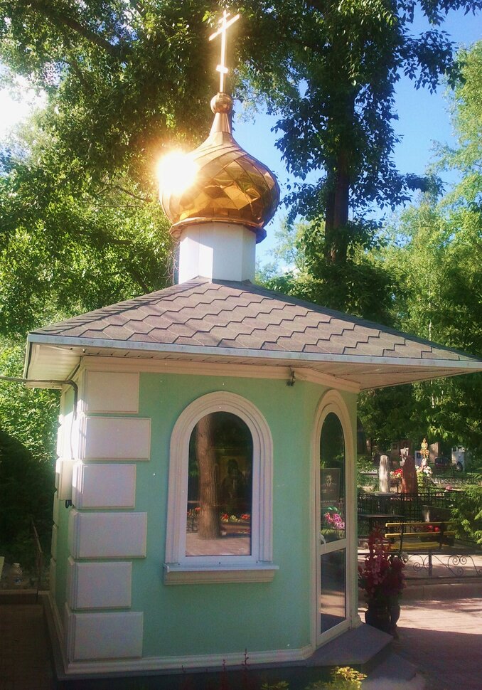 У часовни