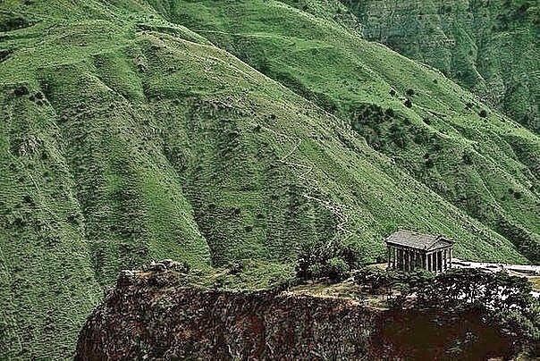 Храм Гарни. Армения
