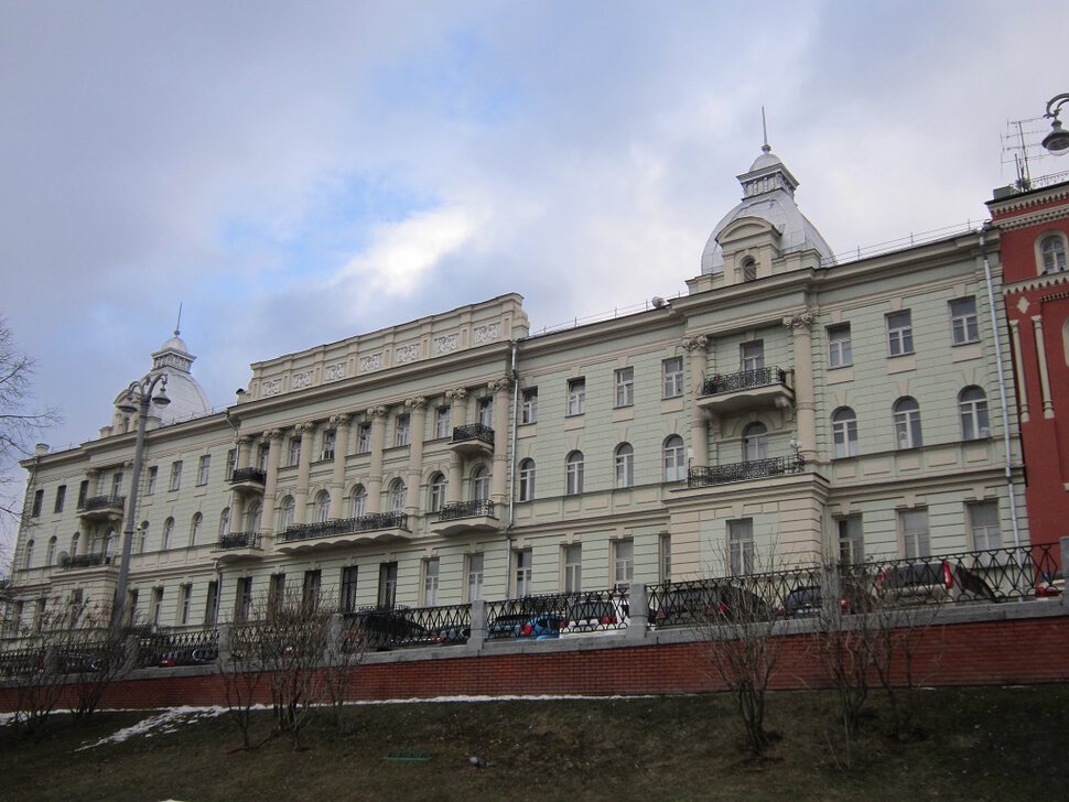 Дом напротив Кремля