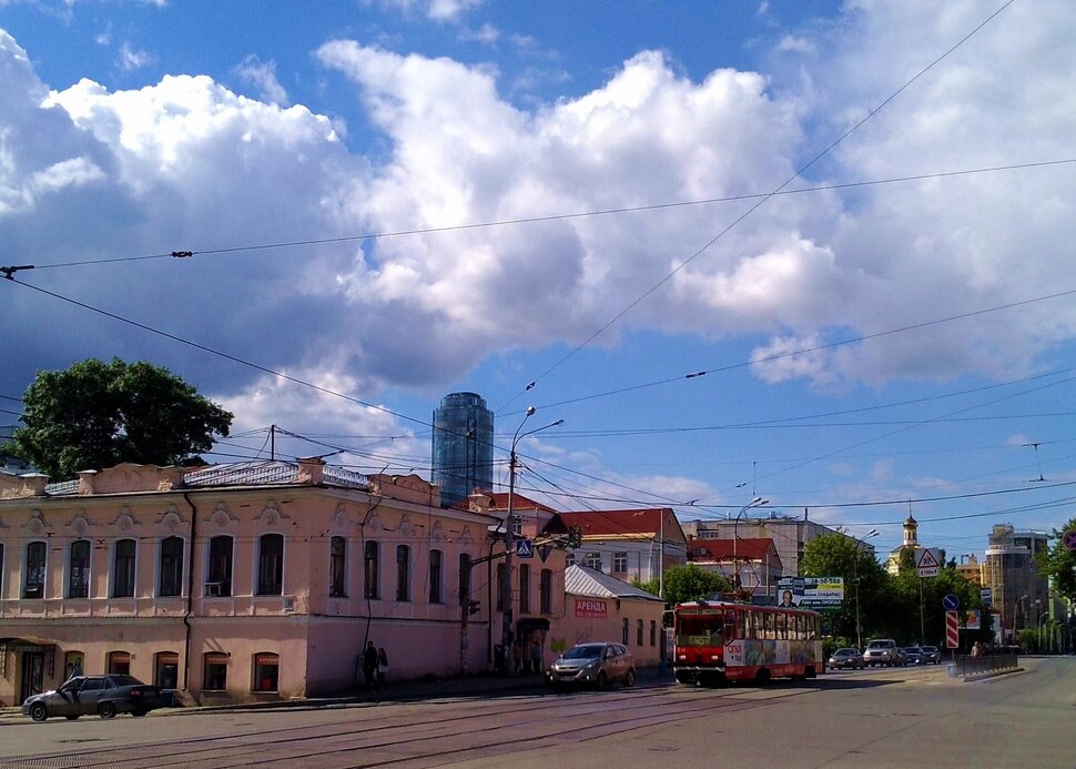 По проспекту