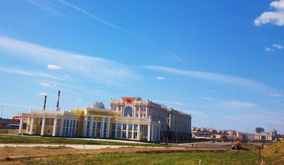 По проспекту