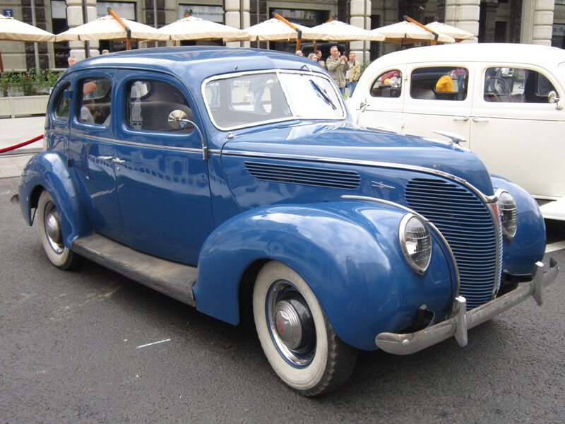 Ford V8 Fordor Deluxe Sedan