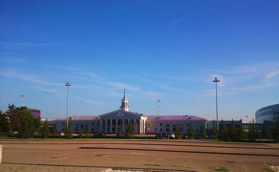 По проспекту