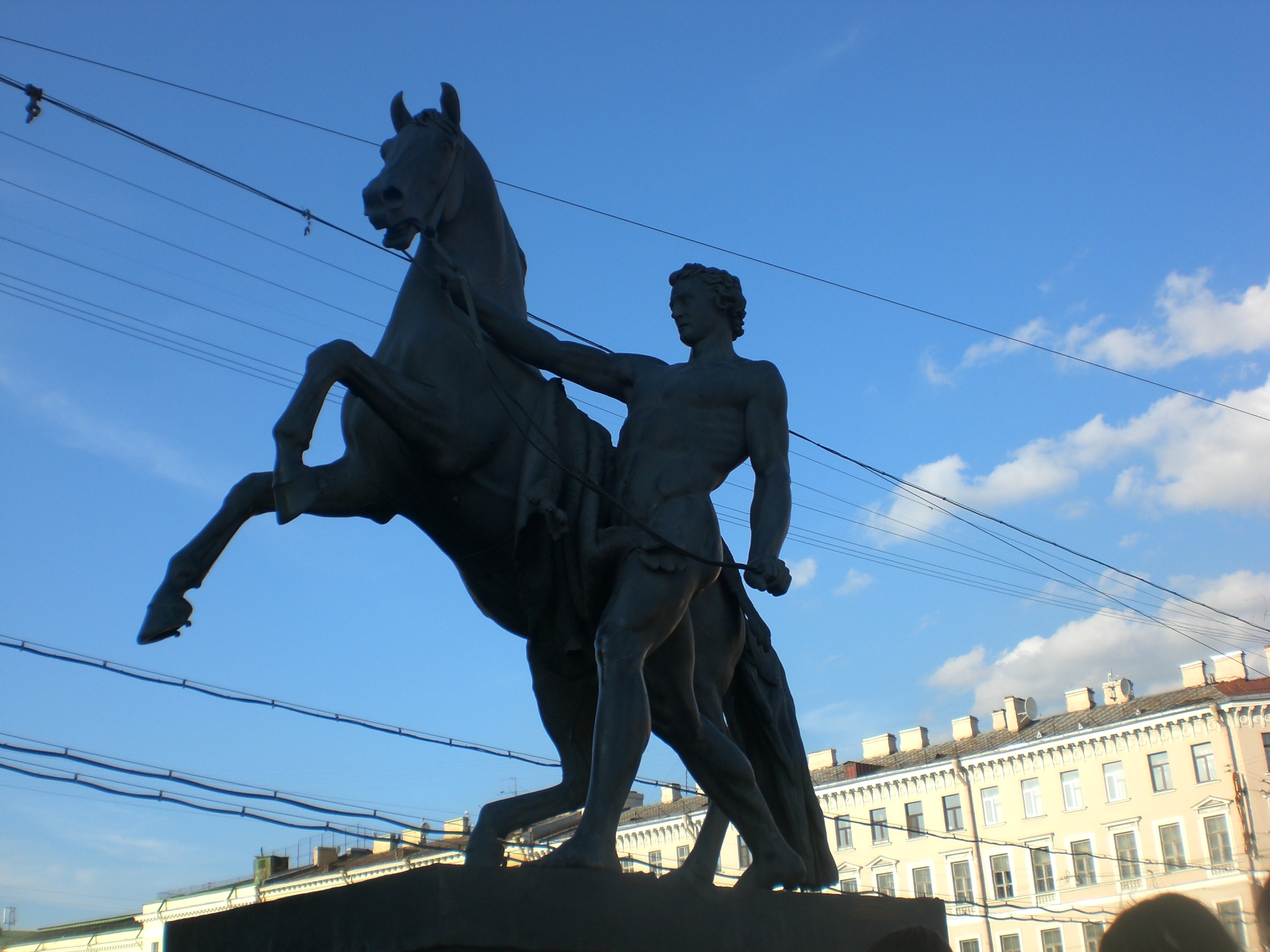 Через какую реку перекинут аничков мост. Аничков мост в Санкт-Петербурге. Аничкин мост в Санкт-Петербурге. Аничков мост СПБ. Аничков мост кони.