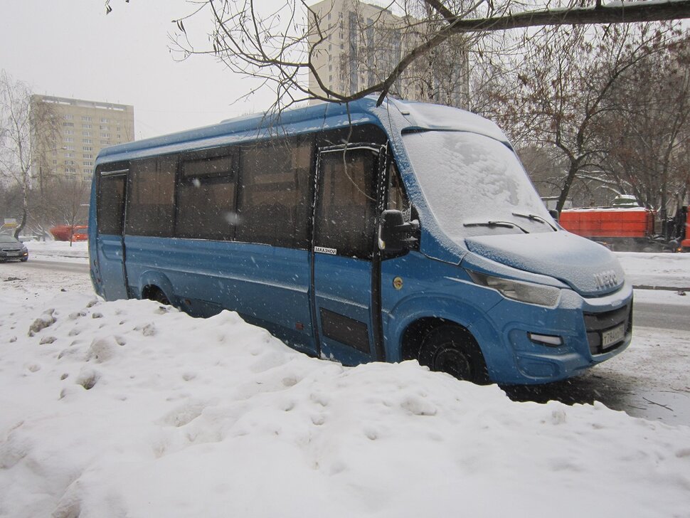 Ивеко в снегу