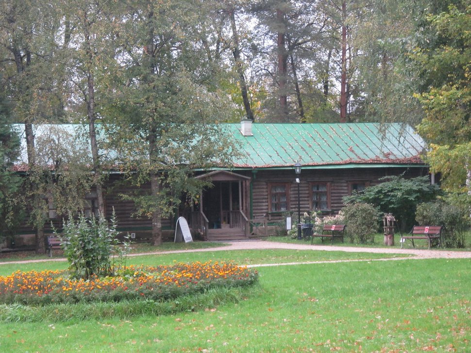 Абрамцево. Дом с зелёной крышей