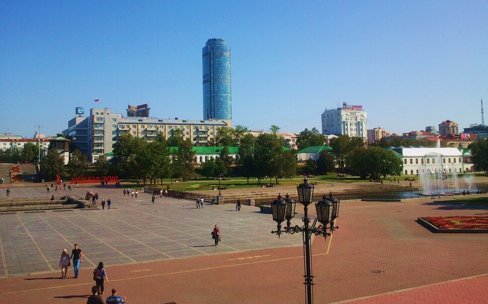 На площади