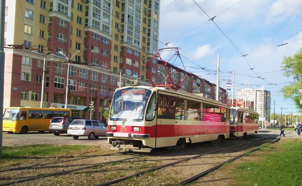По проспекту