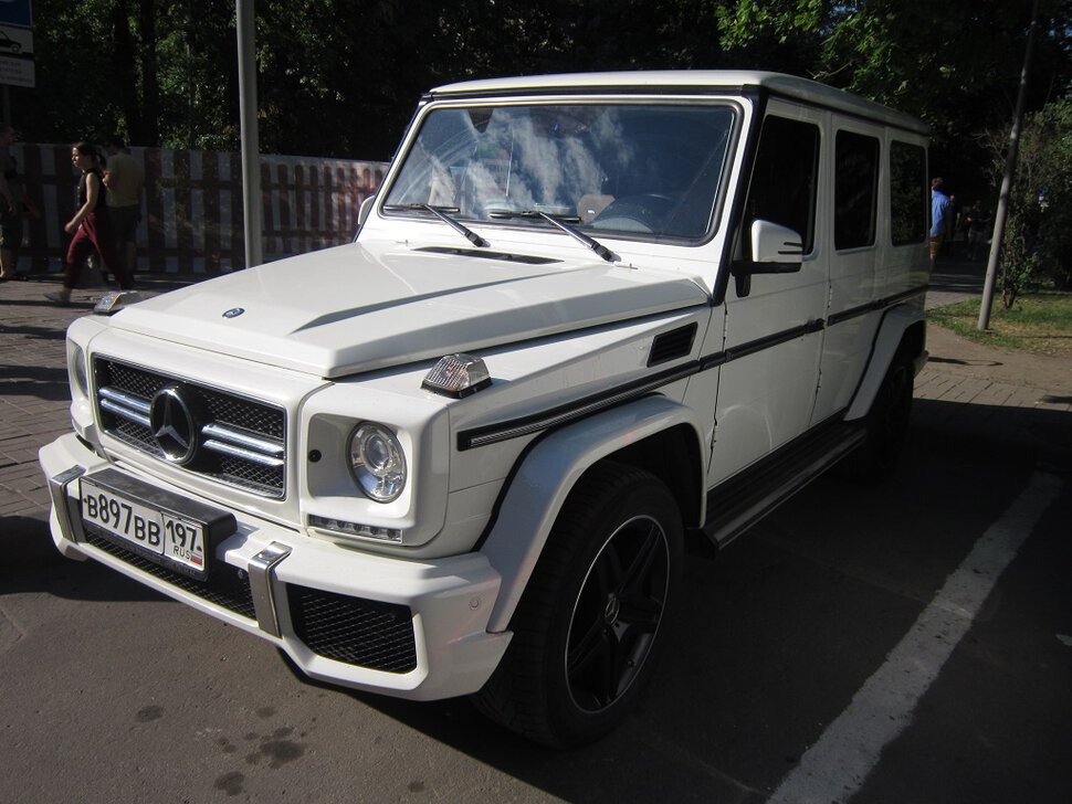 Белый джип Mercedes