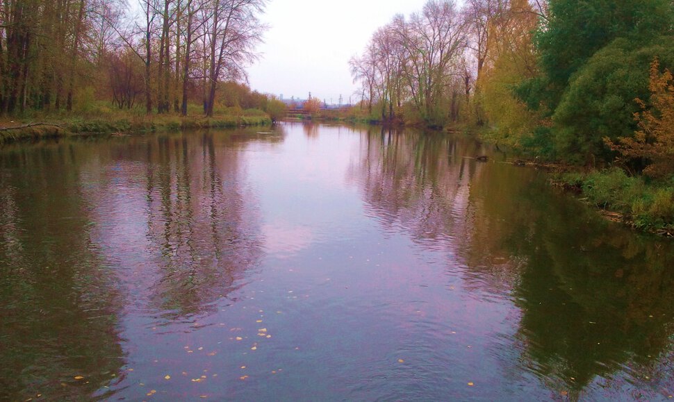 По реке в холодную осень