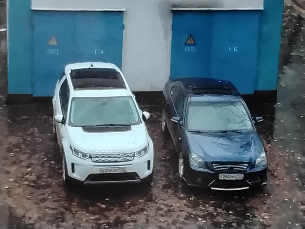 Два автомобиля