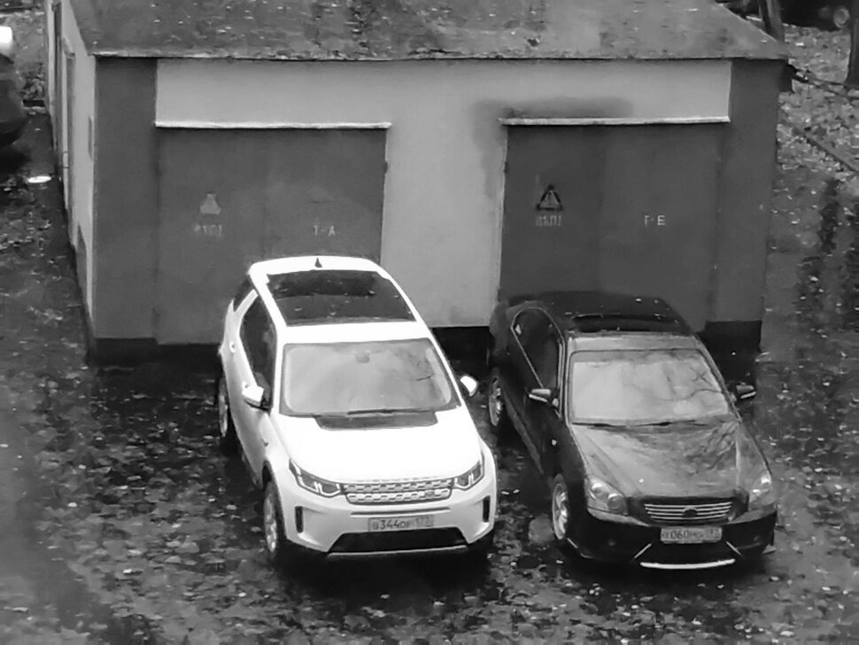 Два автомобиля