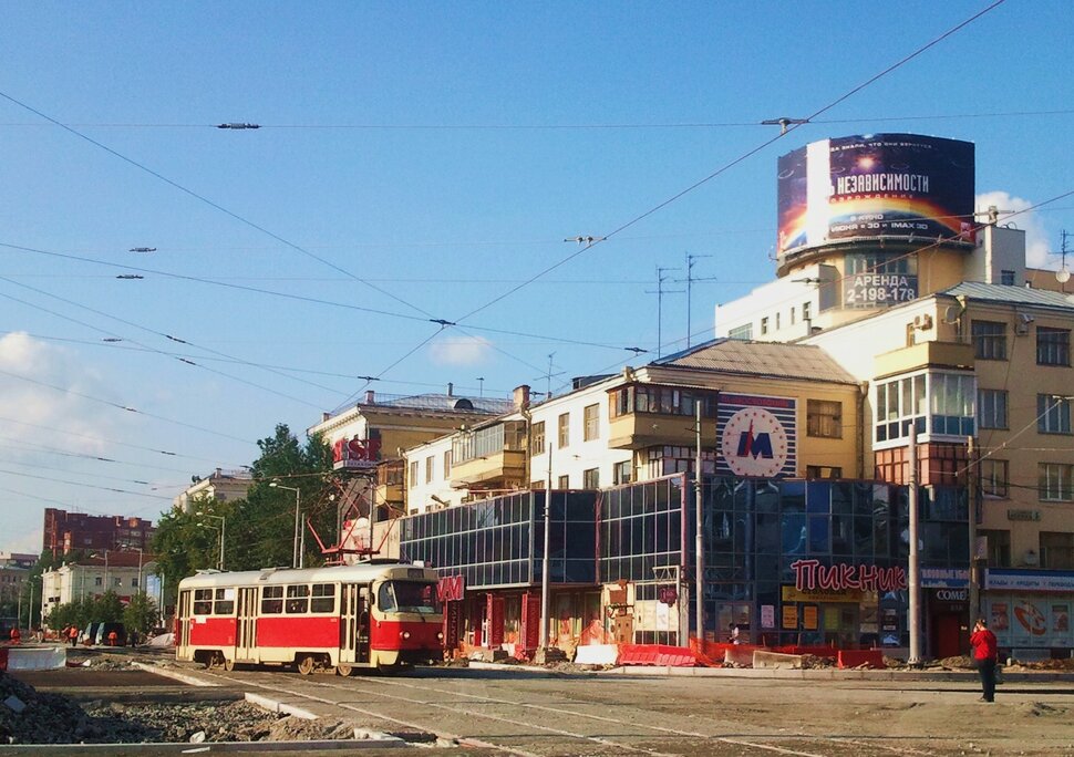 По проспекту