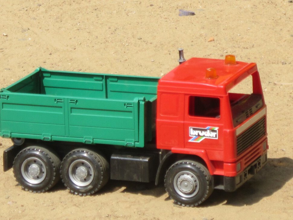 Зелёный кузов, красная кабина