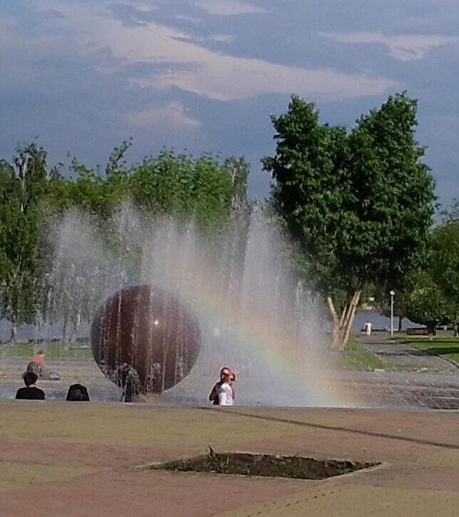 У фонтана