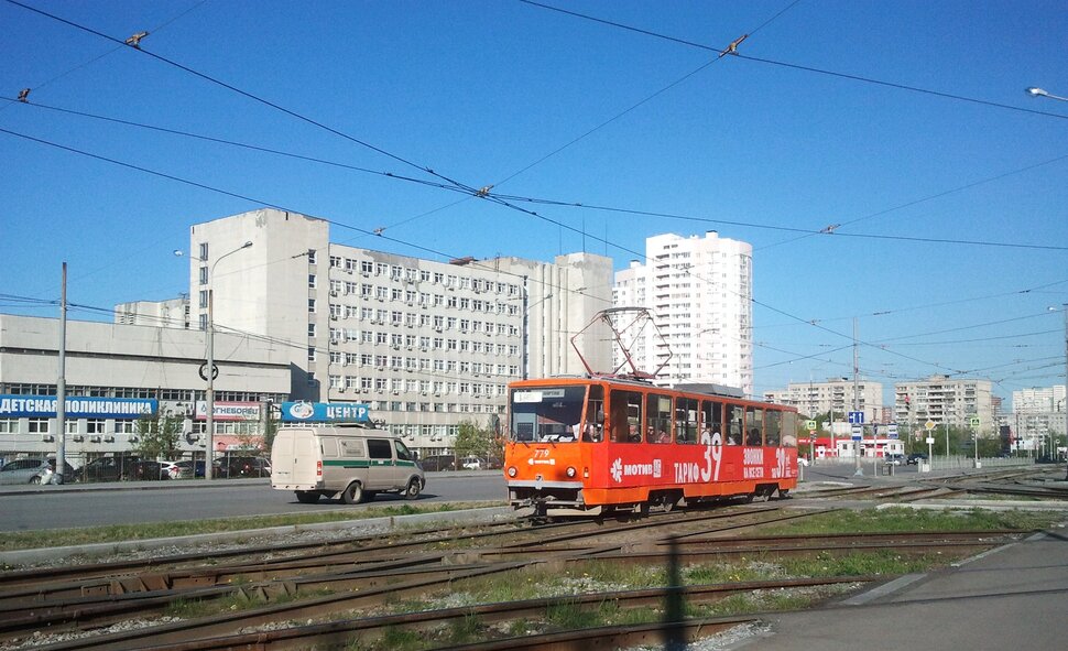 По проспекту