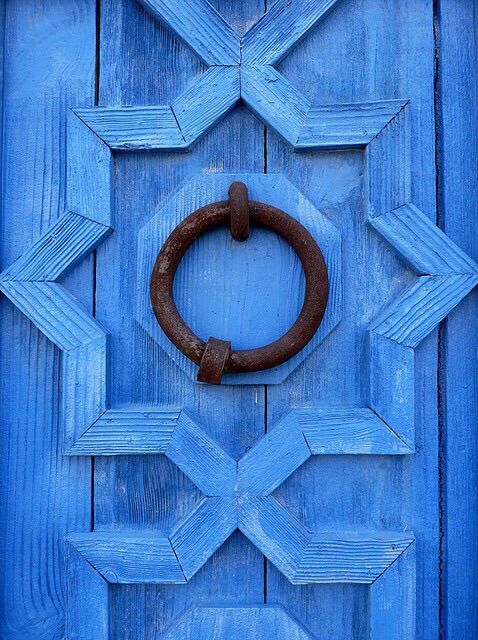 Мир за голубой дверью