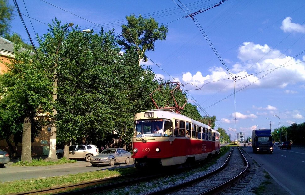 По проспекту