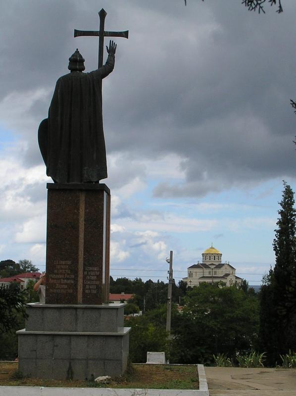 Памятник крестителю Руси в Севастополе