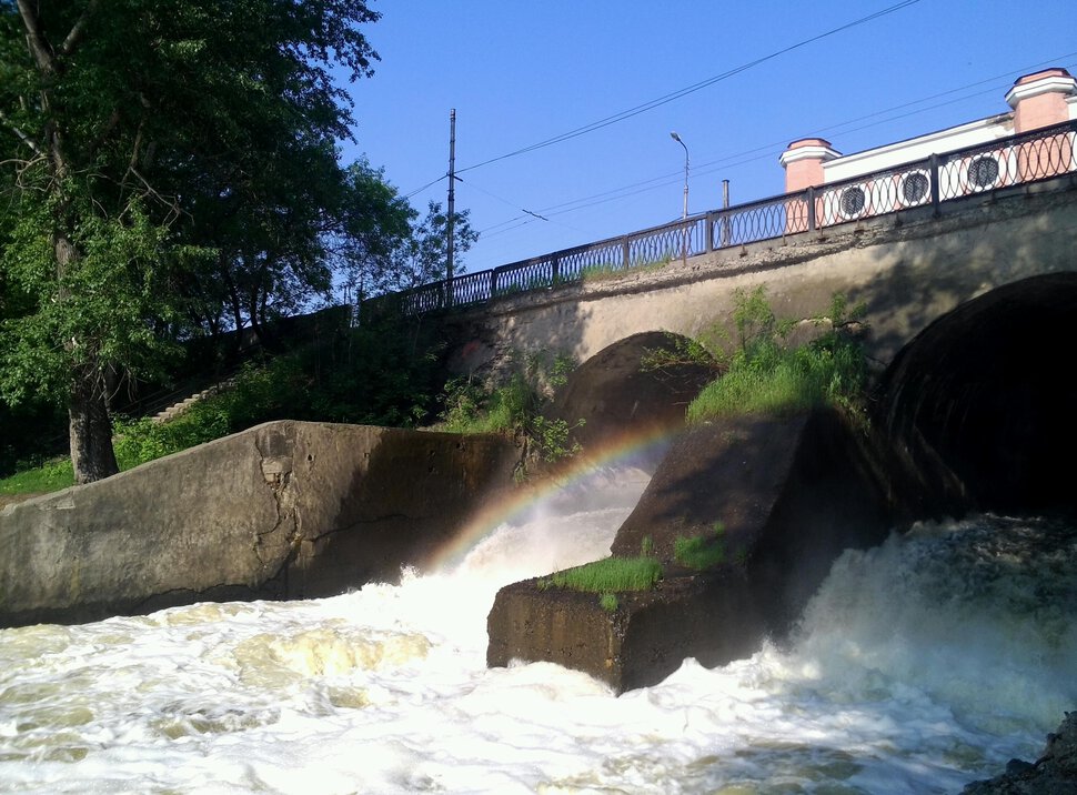 Радуга над водосбросом Нижнеисетского пруда