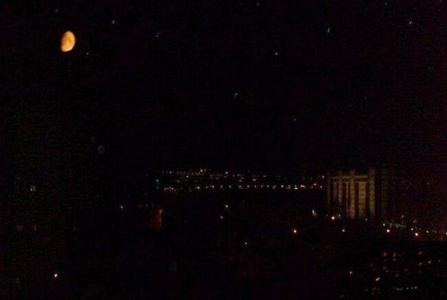 рыжик луны и огни города