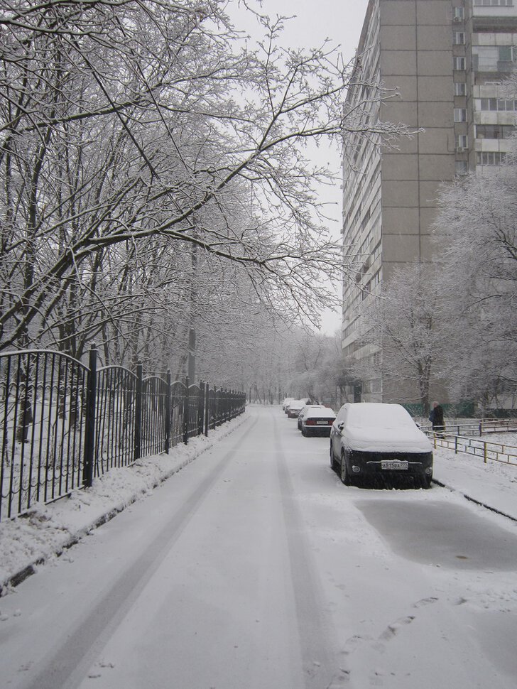 Замело дорогу снегом