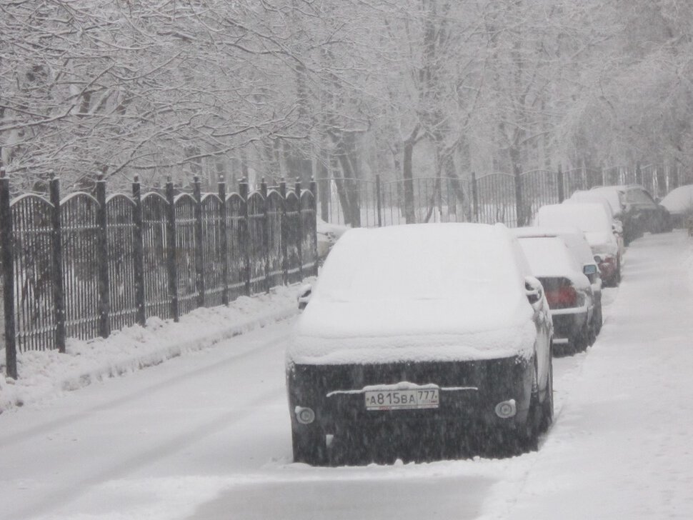 Замело дорогу снегом