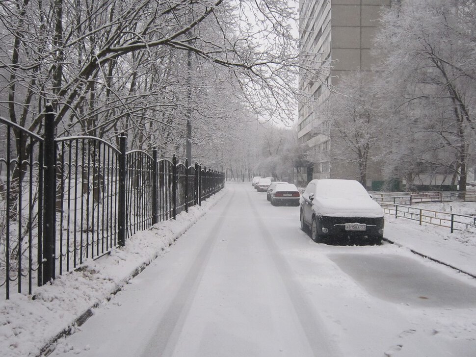 Замело дорогу снегом