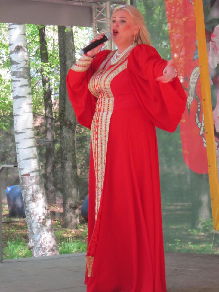 9 мая. Поёт Наталья Рыжова